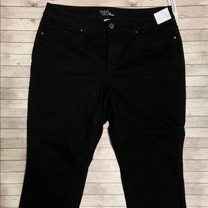 NEW! Size 18 Women’s Capri’s